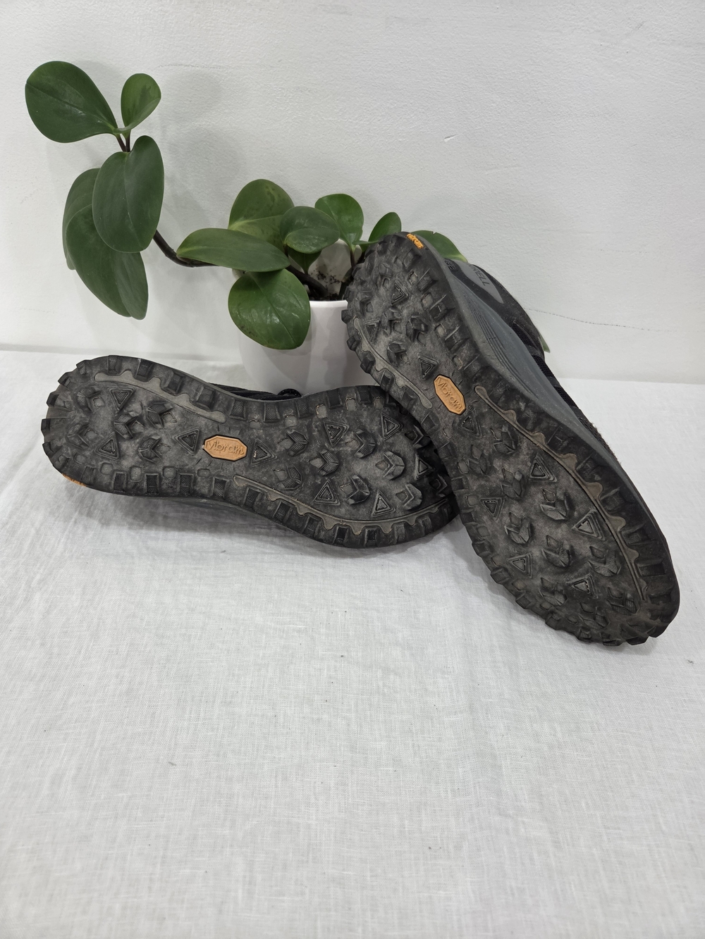 Vibram Outsole Men's Trail Shoes - Black/Charcoal/Merrell Brand